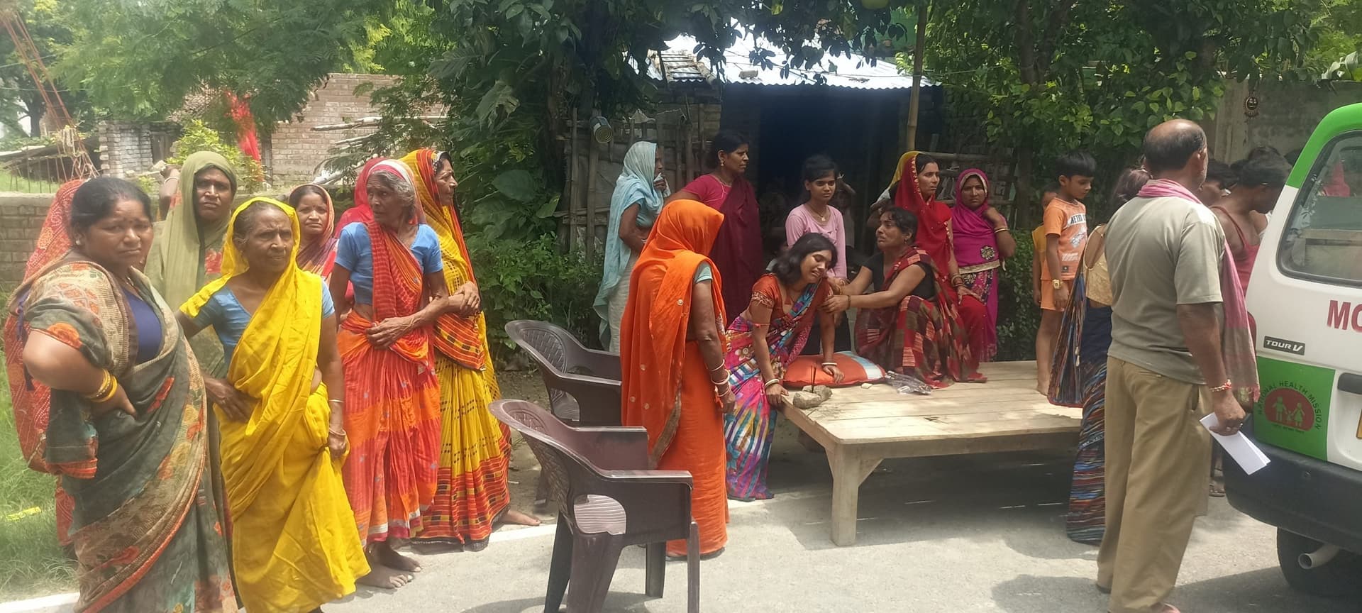 कचरा फेंकने जा रही वृद्ध महिला को बाइक सवार ने मारी टक्कर, मौत