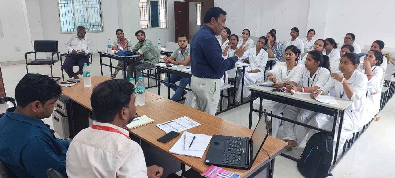 डाॅक्टरों व स्वास्थ्य कर्मियों को गुणवत्तापूर्ण चिकित्सा को लेकर मिला प्रशिक्षण