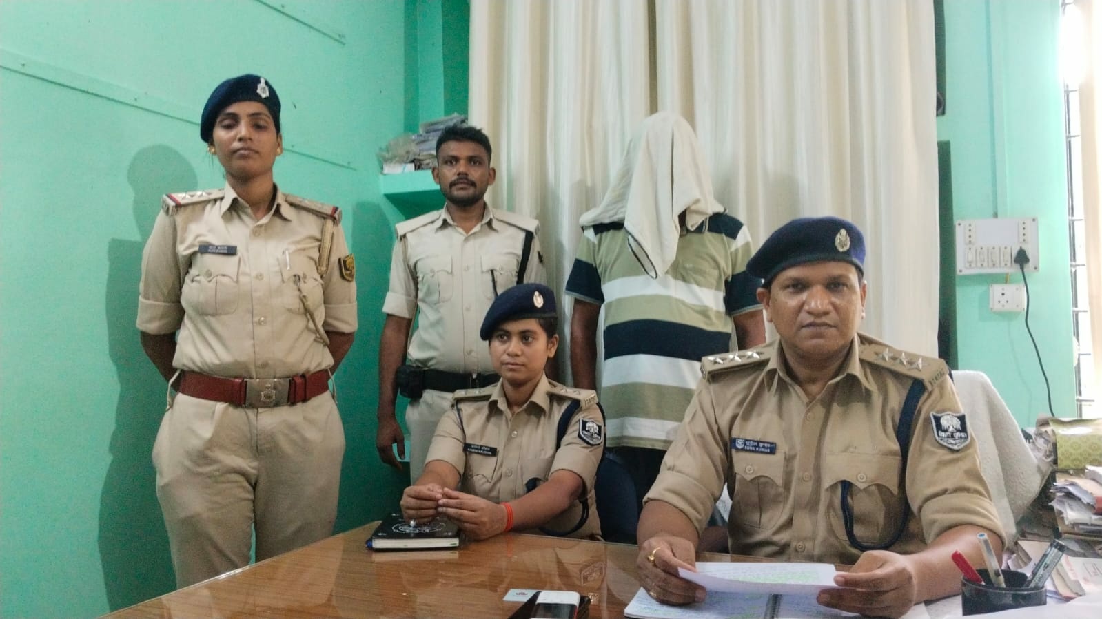Nawada News : हिसुआ की अपह्रत तीनों महिलाएं बरामद, दो नाबालिग सहित चार आरोपित गिरफ्तार