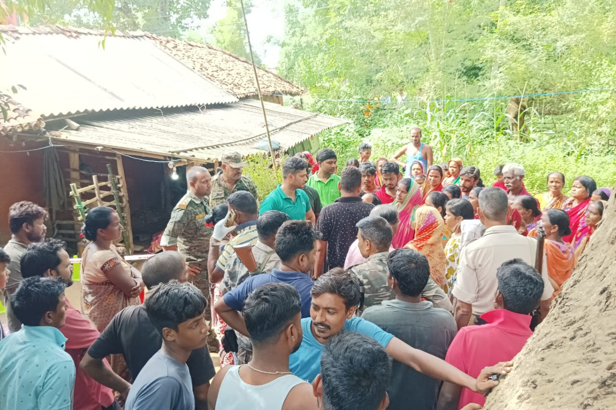 पूर्वी सिंहभूम : मोबाइल के झगड़े ने ले ली एलआईसी एजेंट की जान, घर से बुलाकर टांगी से काट डाला