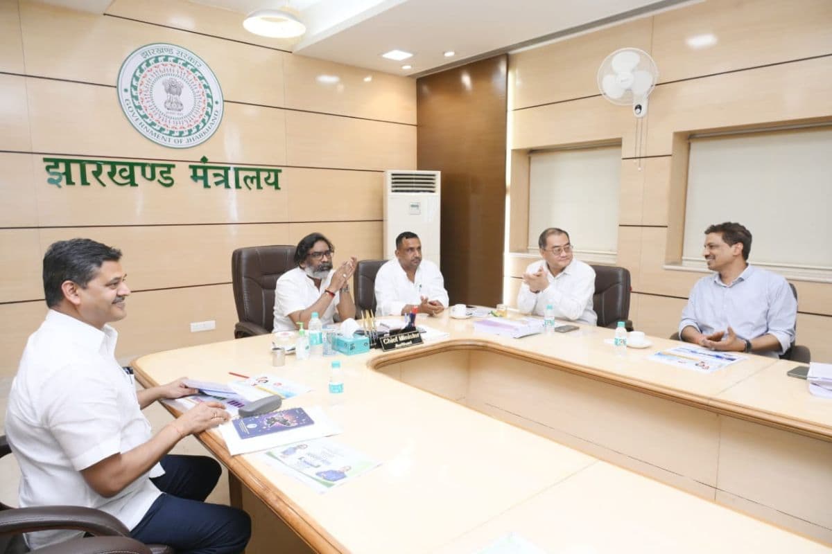 Jharkhand News: सीएम हेमंत सोरेन ने स्वास्थ्यकर्मियों के लिए ‘उपस्थिति पोर्टल’ किया लॉन्च, बोले-मरीजों को इलाज में नहीं होगी परेशानी