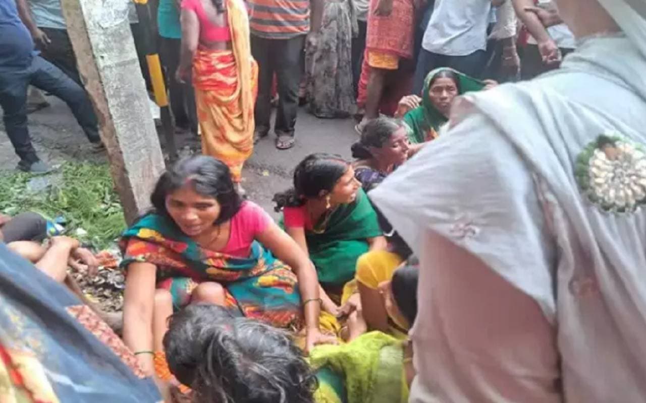 जहानाबाद मंदिर हादसे में कार्रवाई, SHO समेत 11 पुलिसकर्मी सस्पेंड, सीएस और दो डॉक्टरों पर भी एक्शन