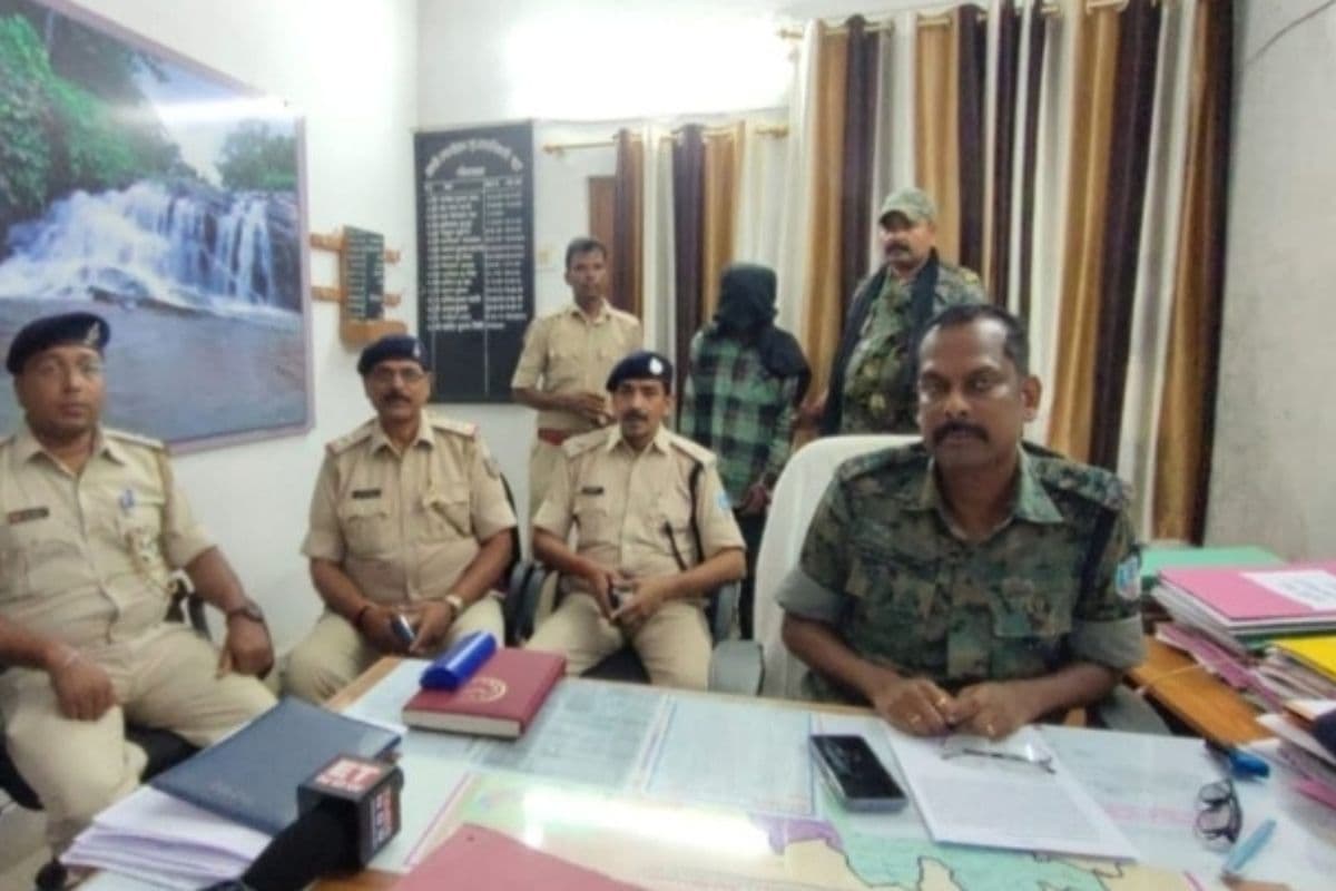 Jharkhand Crime: पत्नी की कुदाल से हत्या करने का आरोपी पति अरेस्ट, पुलिस ने ऐसे दबोचा