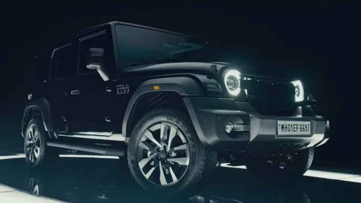 लॉन्च से पहले महिंद्रा थार रॉक्स का इंटीरियर दिखा,देखिये 3 डोर-थार से कितना अलग है यह