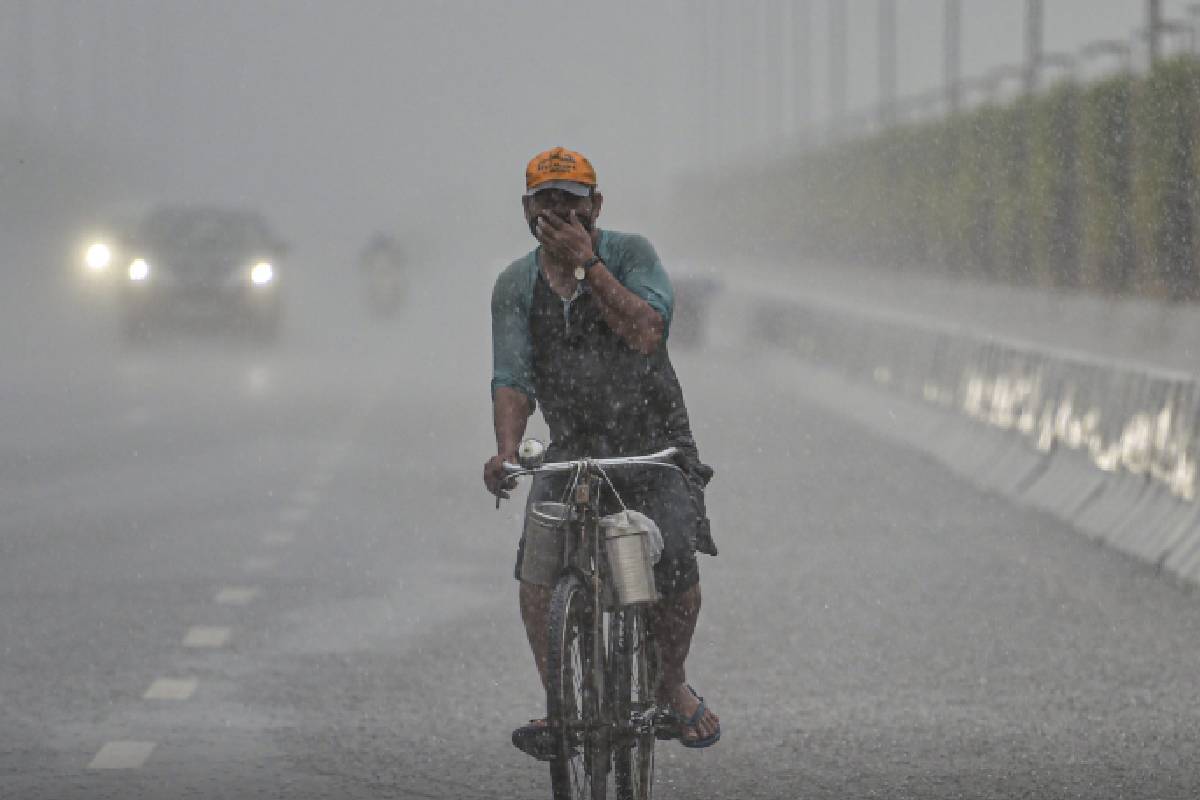 Kal ka mausam : रक्षा बंधन के दिन झारखंड में भारी बारिश का अलर्ट, दिल्ली में अगले चार दिन होगी वर्षा