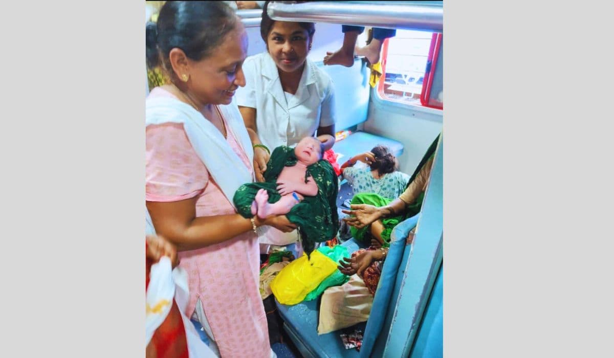 वैशाली एक्सप्रेस में महिला ने बच्चे को दिया जन्म, करीब 40 मिनट तक रुकी रही ट्रेन, परिजन बोलें- कन्हैया आ गए…