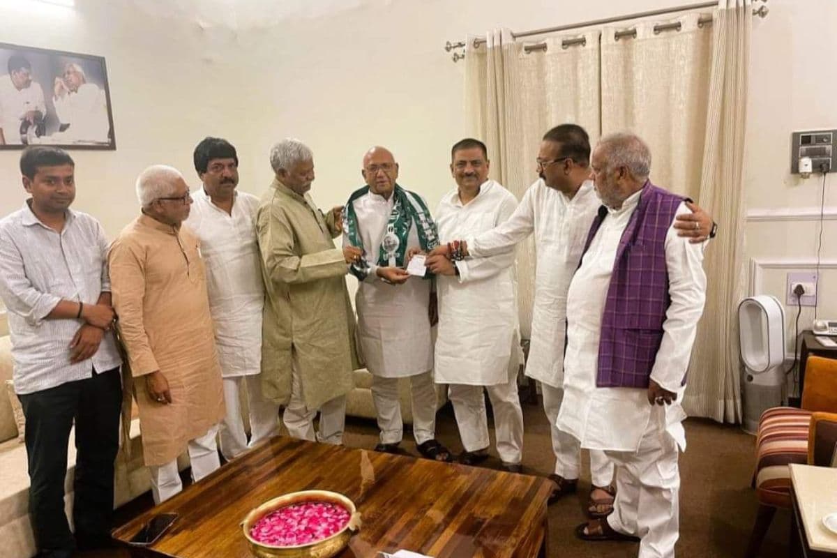 जदयू की सदस्यता ग्रहण करते सरयू राय जदयू की सदस्यता ग्रहण करते सरयू राय