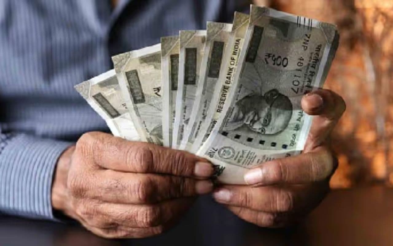 Bihar Teacher: शिक्षा विभाग ने दी बड़ी राहत, अब पोर्टल से जेनरेट पुर्जा के बिना भी मिलेगा तीन महीने का वेतन