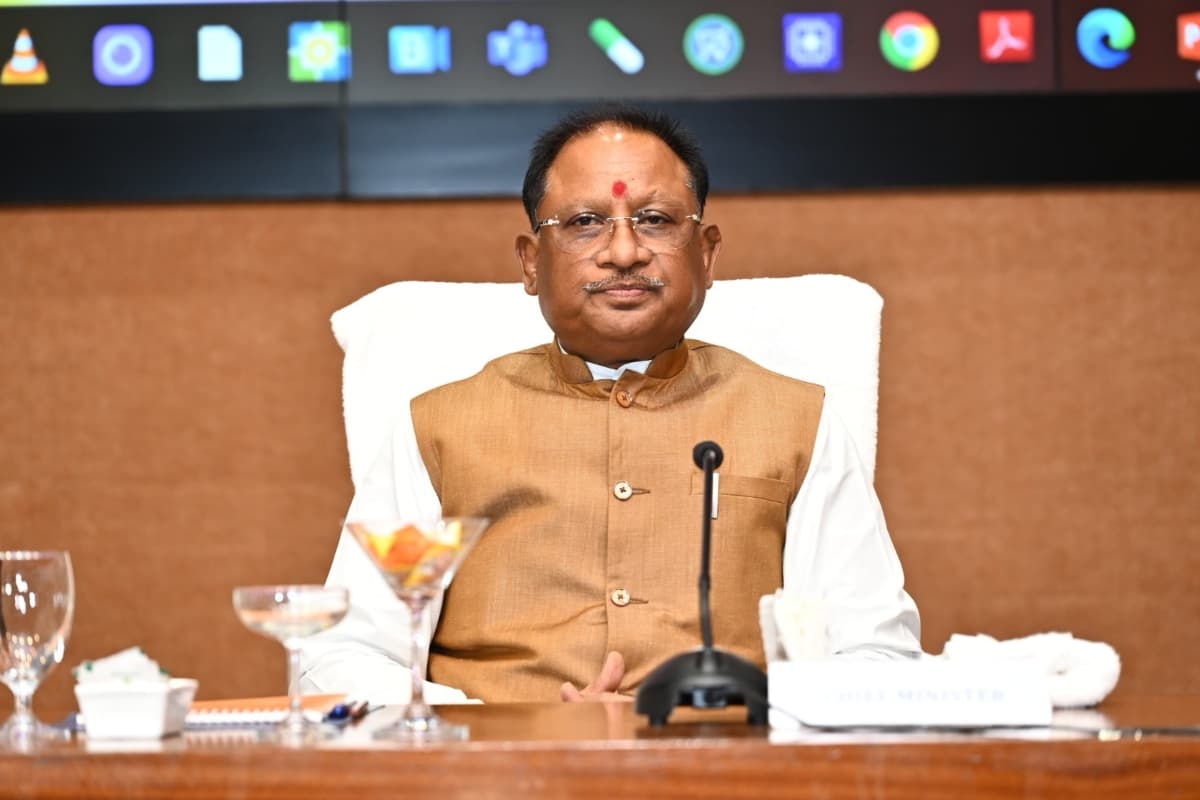 Chhattisgarh News: अपराधियों के मन में हो कानून का खौफ, पीड़ितों को तत्काल मिले न्याय, अधिकारियों को CM साय का सख्त निर्देश