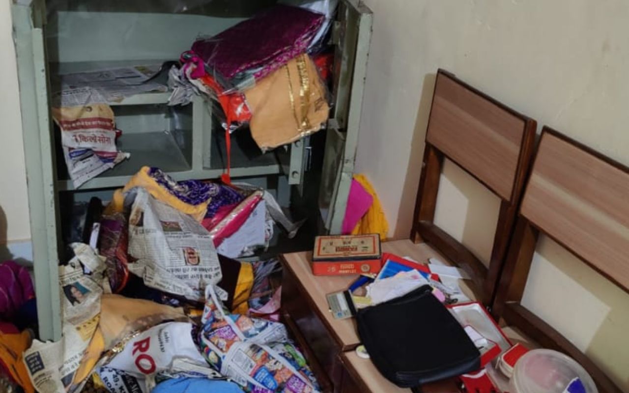 Bihar: चोरों ने बंद घर का ताला तोड़कर लाखों की संपत्ति उड़ायी, ग्रामीणों में दहशत