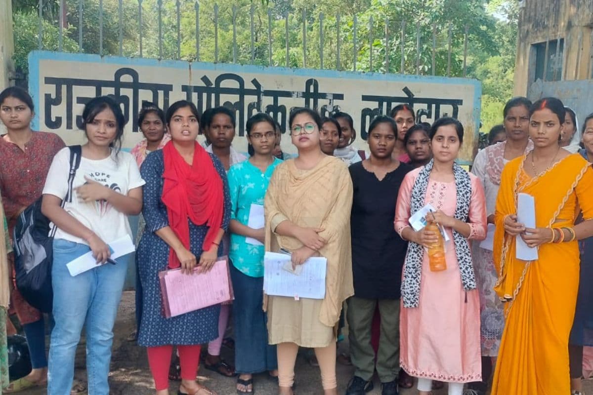 JSSC CGL Exam: पहली पाली की परीक्षा में बांट दिया दूसरी पाली का प्रश्नपत्र, परीक्षार्थियों में आक्रोश