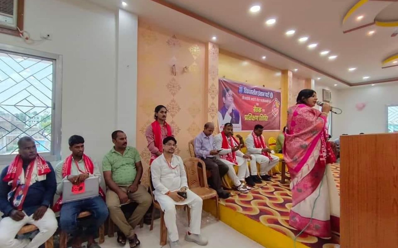 Bihar Politics: बिहार विधानसभा चुनाव की तैयारी में जुटी मुकेश सहनी की पार्टी, सोशल साइट को बताया सबसे बड़ा हथियार
