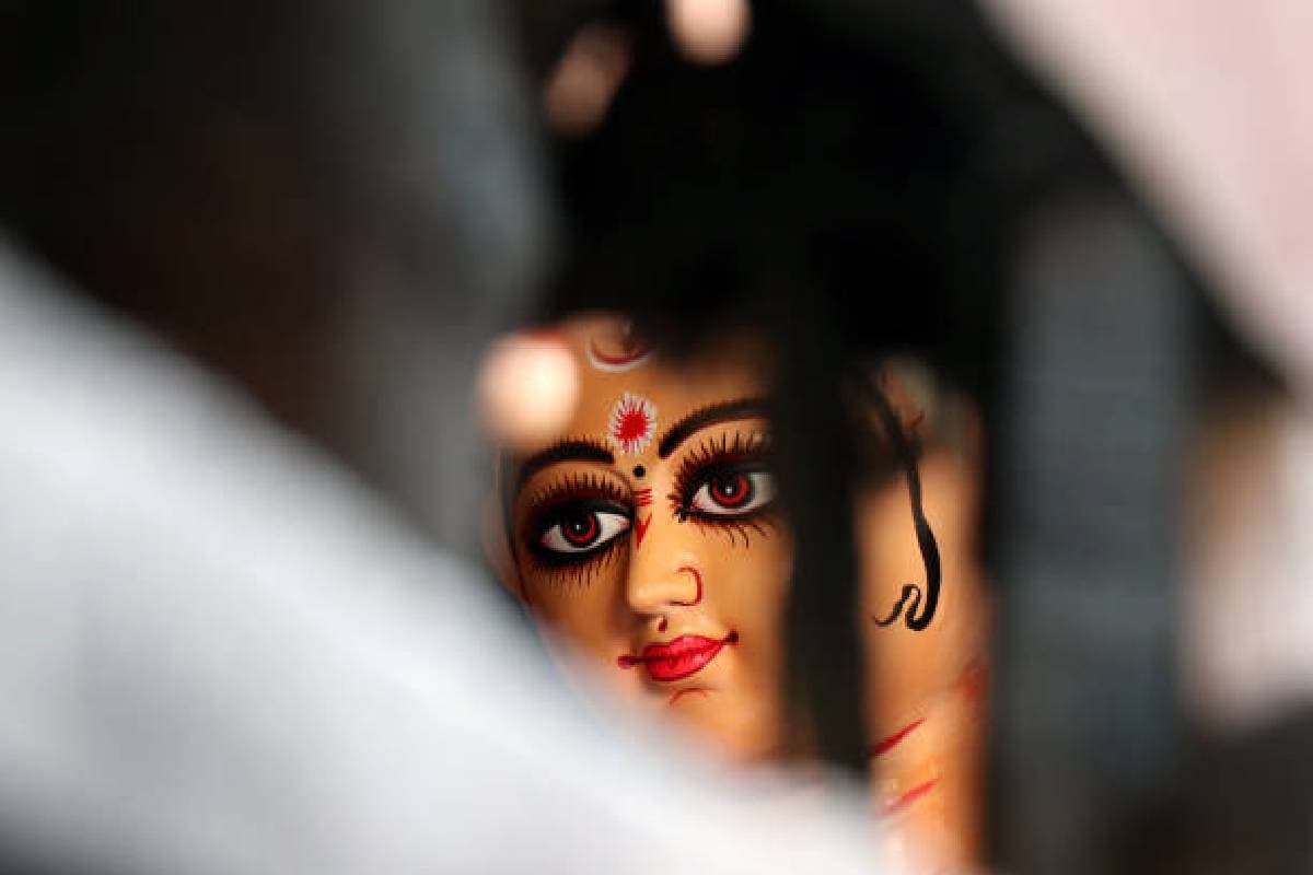 Shardiya Navratri 2024: नवरात्रि में माता रानी के 16 श्रृंगार में जरूरी है ये चीजें, पूरी होगी मनोकामना