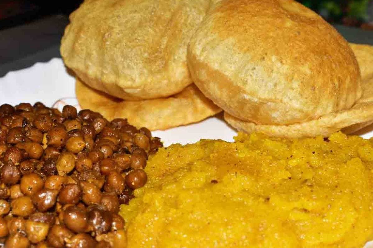 Navratri 2024 Ashtami Bhog: महाअष्टमी पर इन 5 भोग के साथ करें कन्या पूजन, जानें कैसे बनाएं भोग प्रसाद