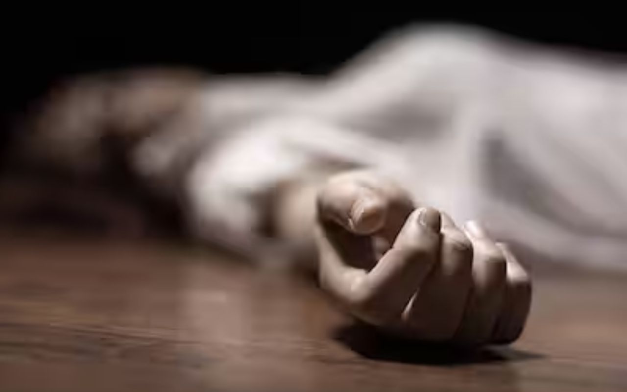 सास की तेरहवीं में शामिल होने ससुराल गई थी बहू, फंदे से लटकी मिली लाश