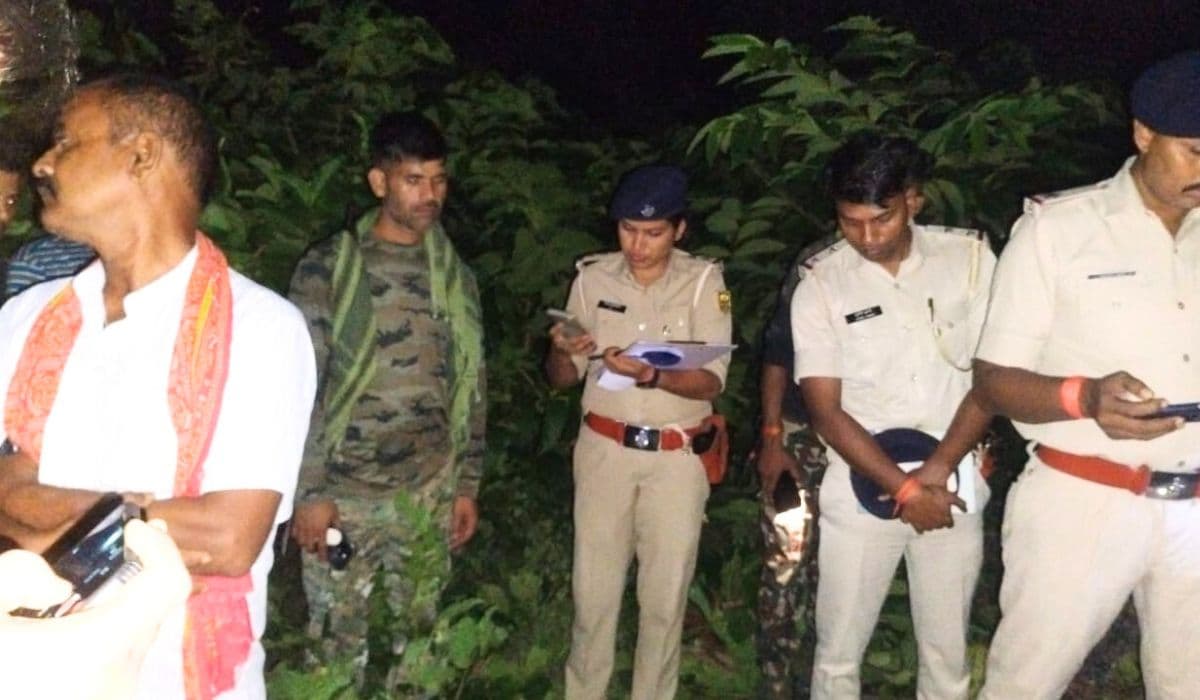 पिता के ओझा-गुनी होने से नाराज हुआ बेटा, टांगी से काटकर की हत्या…