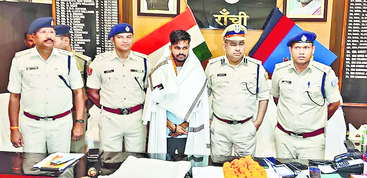 crime news : टीएसपीसी के एरिया कमांडर ने किया सरेंडर