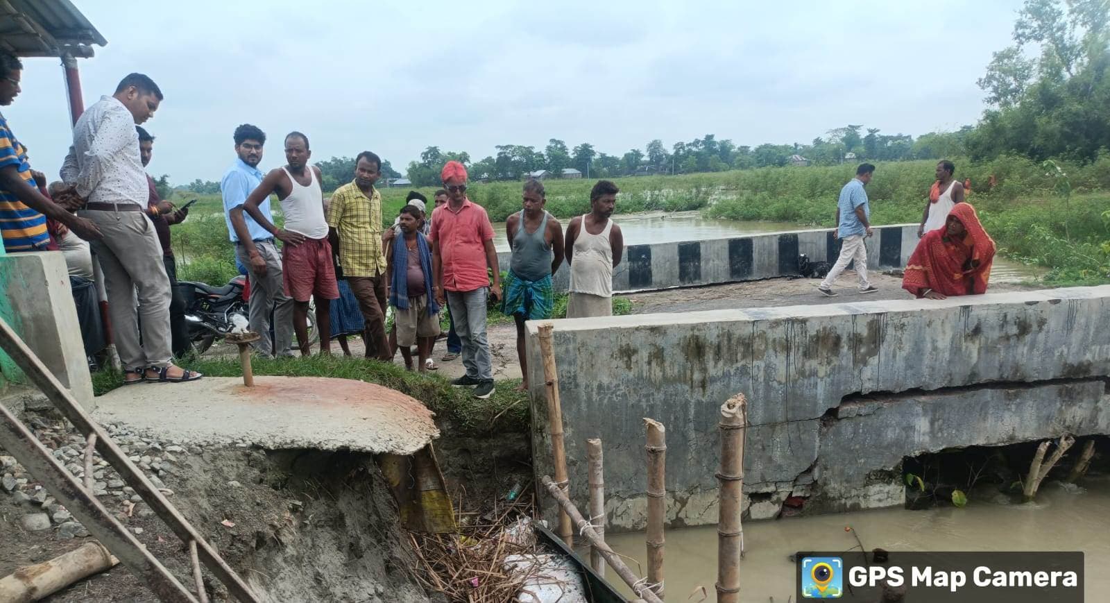 ग्रामीणों की मांग पर जर्जर पुल का मरम्मत कार्य शुरू