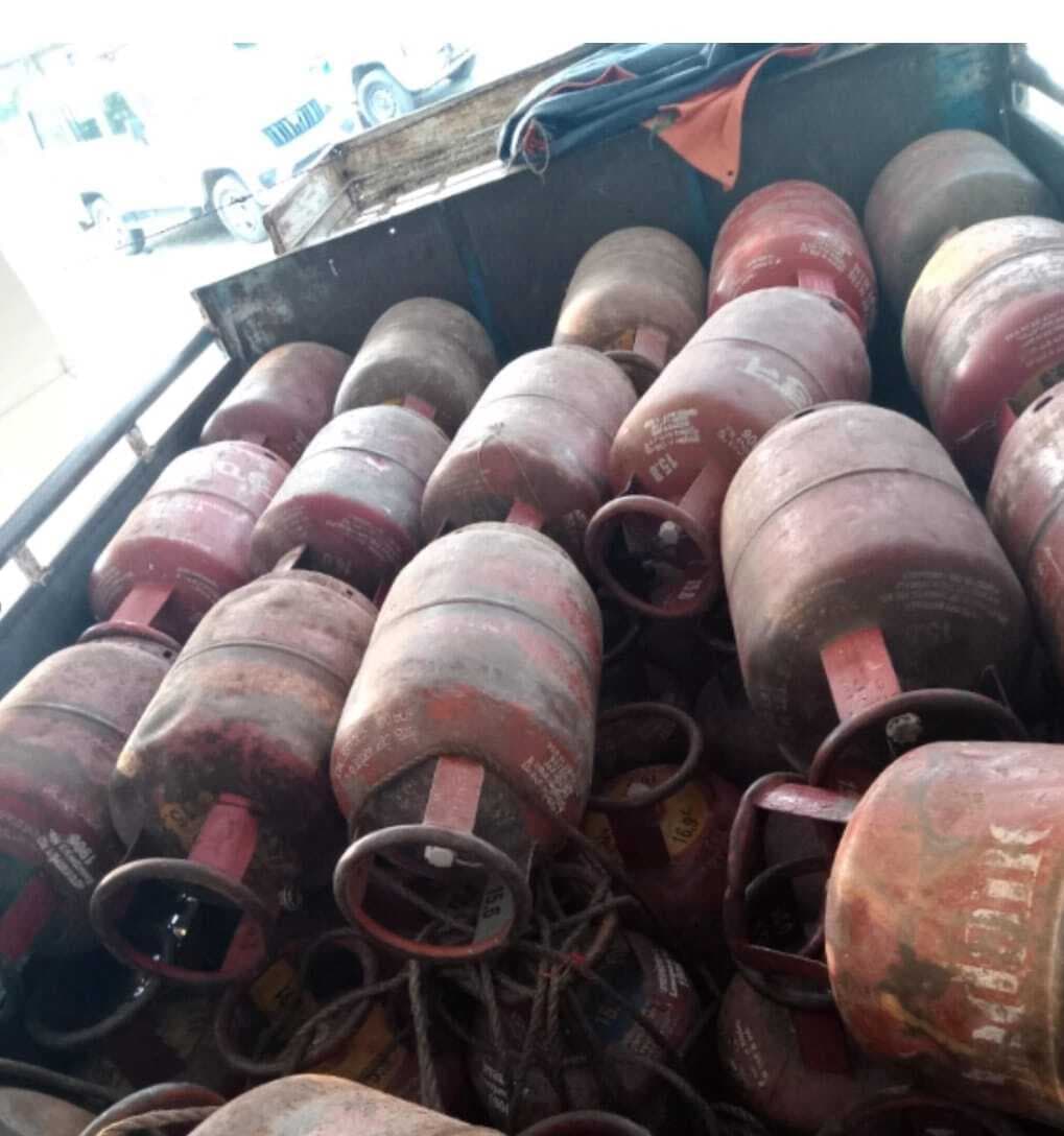 कुरसेला से चोरी की गयी गैस सिलेंडर को पुलिस ने किया जब्त