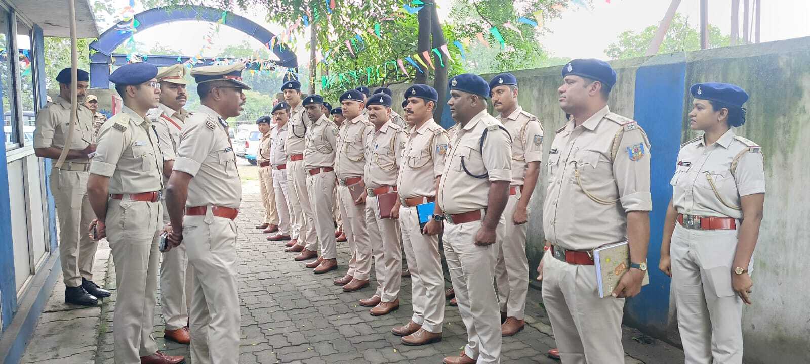 Dhanbad News:कोताही बरतनेवाले पुलिस पदाधिकारी के खिलाफ होगी कार्यवाही : आइजी