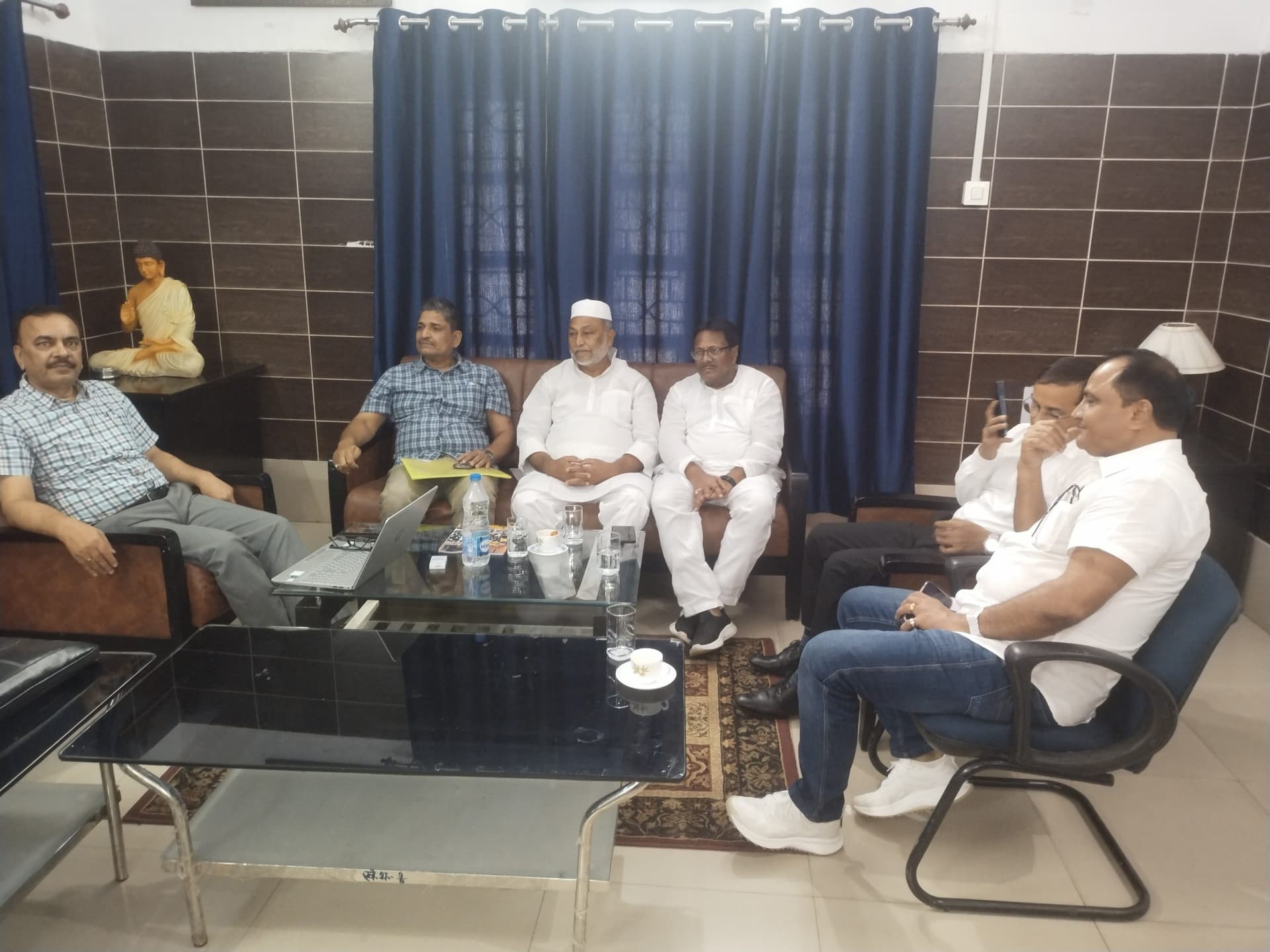 विशेष भूमि सर्वेक्षण कार्य को ले सांसद, विधायक ने एडीएम व अन्य अधिकारियों के साथ की बैठक