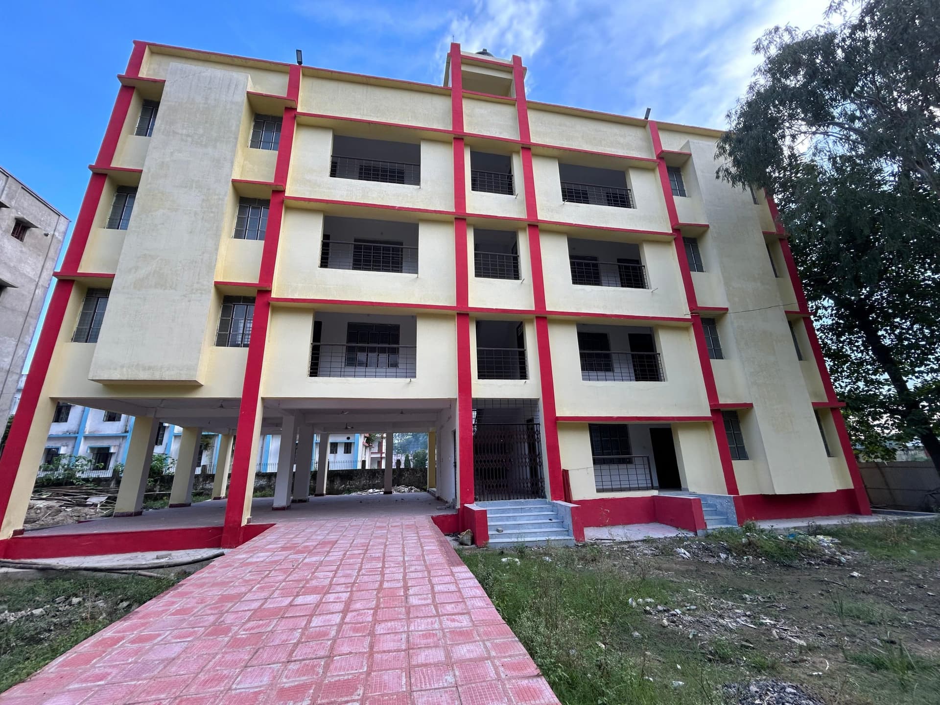 100 बेड का होस्टल एवं खेल प्रशिक्षकों के आवासीय परिसर का निर्माण कार्य पूर्ण