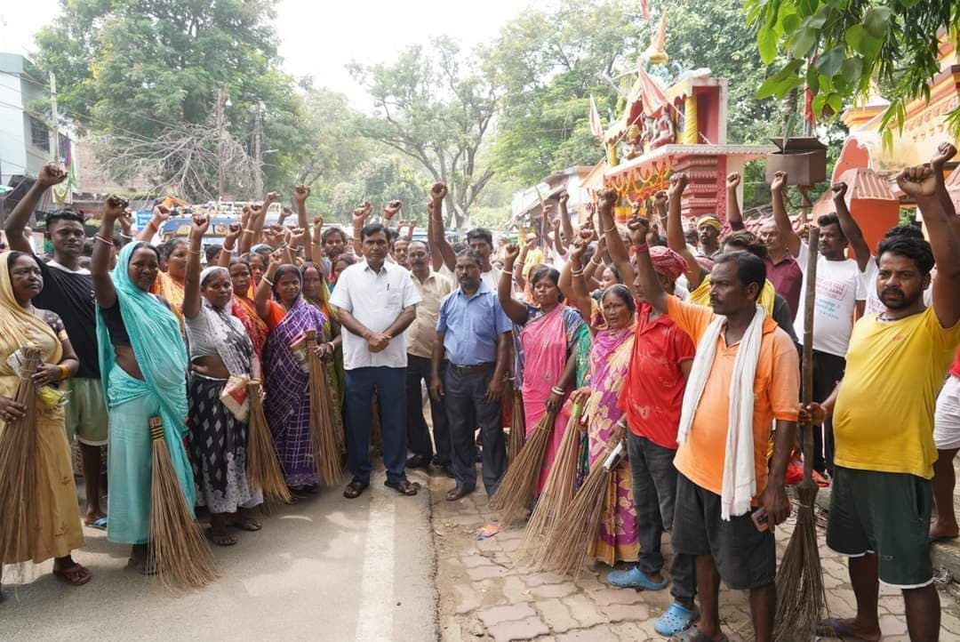 जामताड़ा नगर पंचायत कर्मियों की हड़ताल समाप्त : वीरेंद्र मंडल