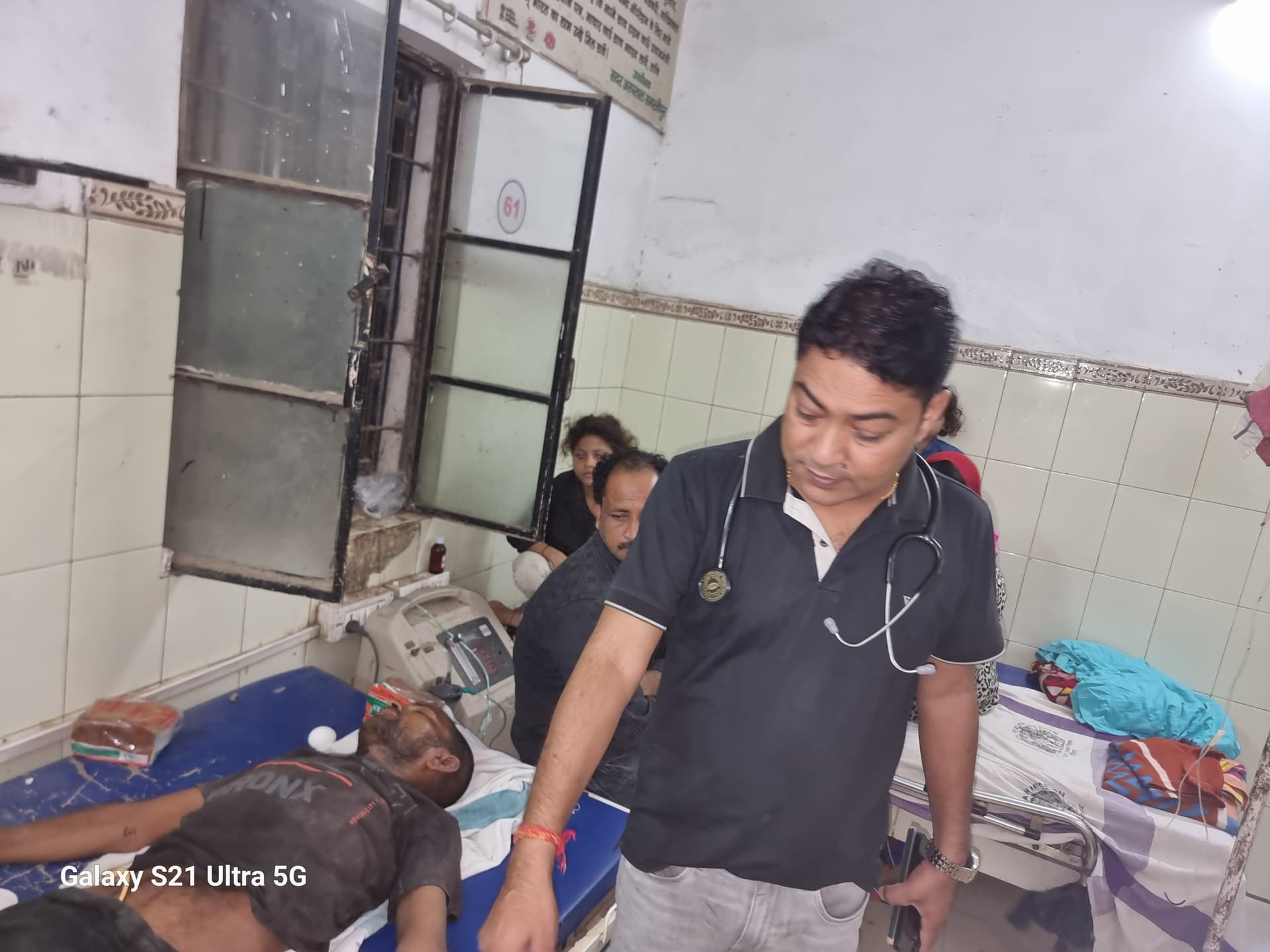 death in unconscious state दुर्घटना में घायल व्यक्ति की सदर अस्पताल में बेहोशी की हालत में हुई मौत