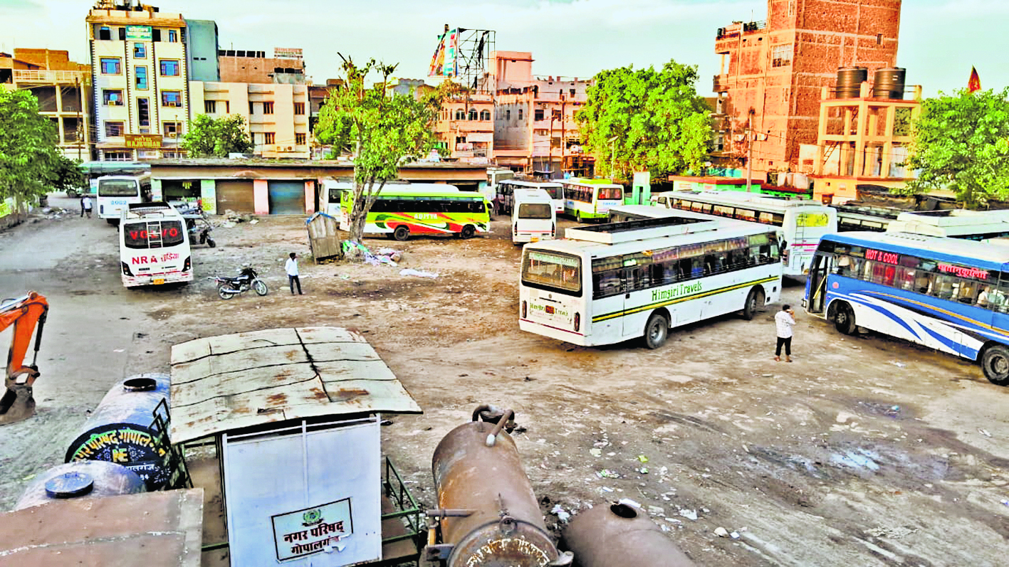 Gopalganj News : राजस्व कर्मचारी की सेवा समाप्त, सीओ व सीआइ पर चल रही विभागीय कार्रवाई, हो सकती है गिरफ्तारी