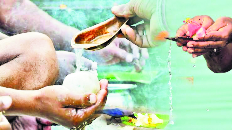 Gopalganj News : भ्रांतियों का करें त्याग, पितृपक्ष के 15 दिन होते हैं शुभ समय
