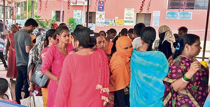 Chhapra News : वायरल पीड़ितों की संख्या बढ़ी, ओपीडी में जुट रही मरीजों की भीड़