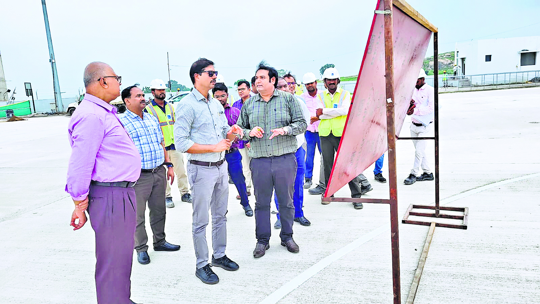 Ranchi news : ट्रांसपोर्ट नगर को अक्तूबर के पहले सप्ताह तक पूरा करने का निर्देश