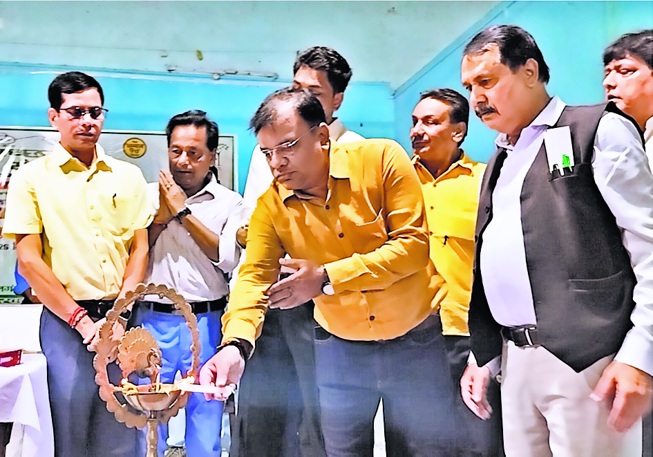 Gopalganj News : शहर और गांव को स्वच्छ बनाने में आप भी अपनी भूमिका का निर्वहन करें : डीडीसी