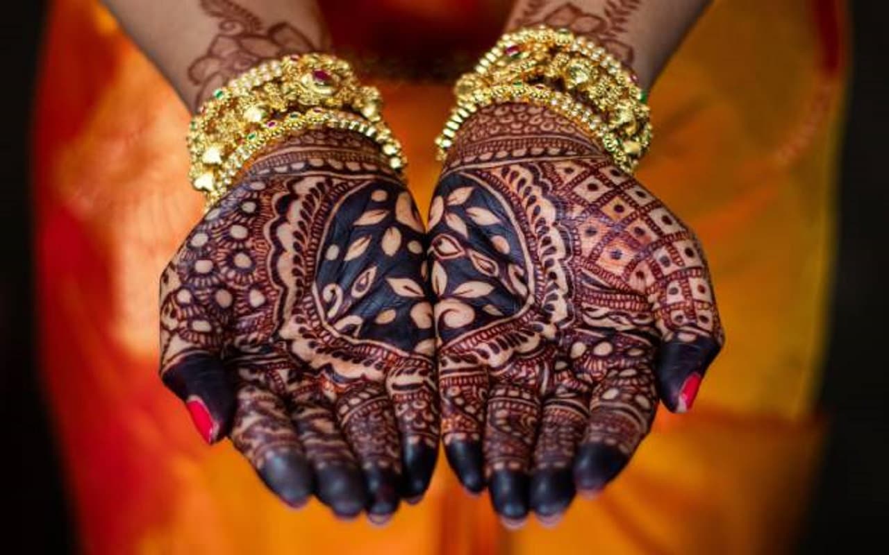 Karwa Chauth Mehndi Designs: इस करवाचौथ आपकी हाथों की सुंदरता बढ़ाएंगे ये    लेटेस्ट मेहंदी डिजाइन