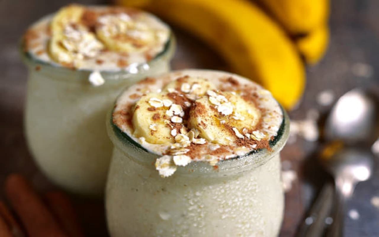 Banana Walnut Lassi Recipe: नवरात्रि के व्रत में बनाएं केला-अखरोट लस्सी, 2 मिनट में बनकर हो जाएगी तैयार