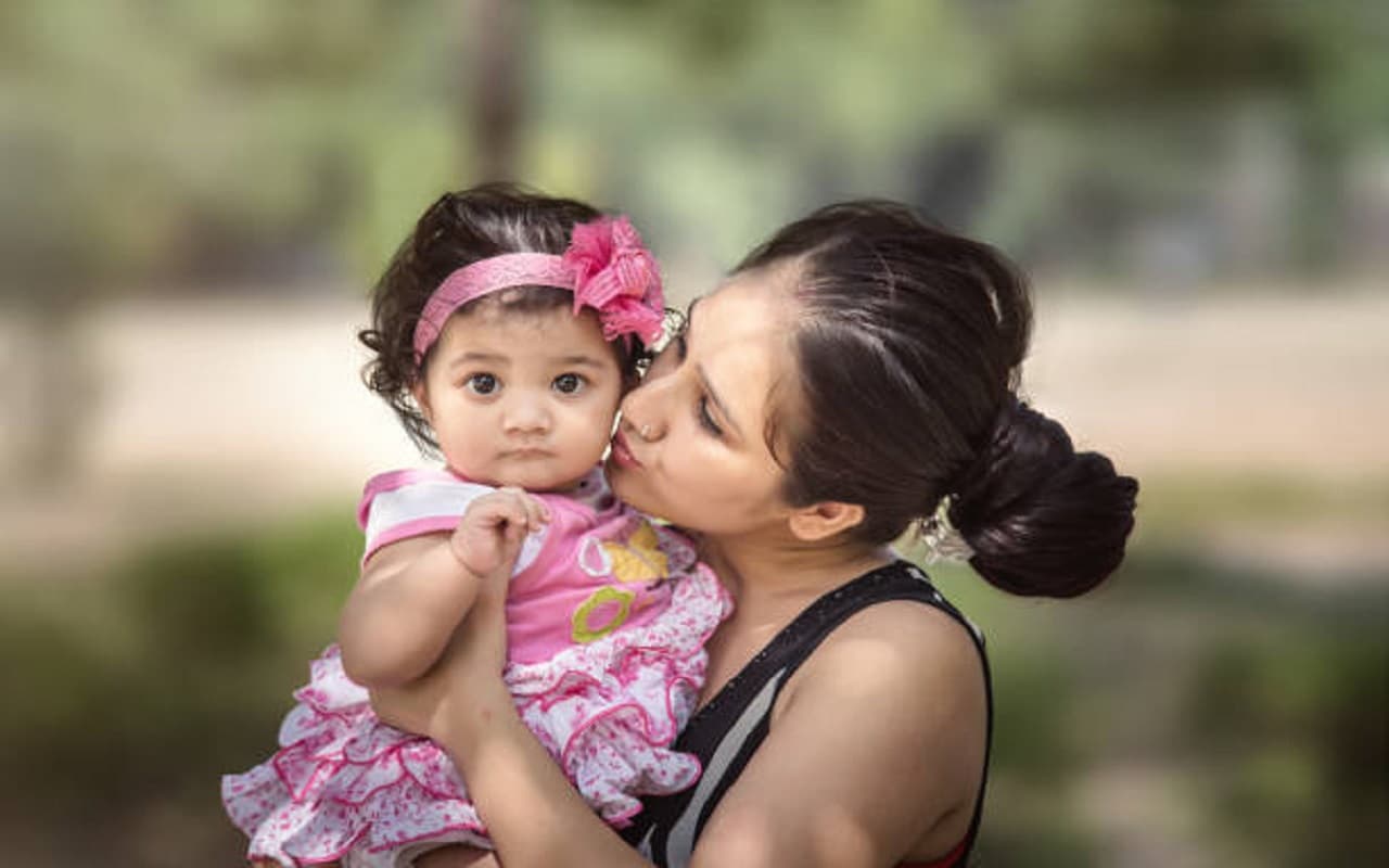 Baby Names: आपकी छोटी राजकुमारी पर बहुत प्यारे लगेंगे फूलों से प्रभावित ये नाम