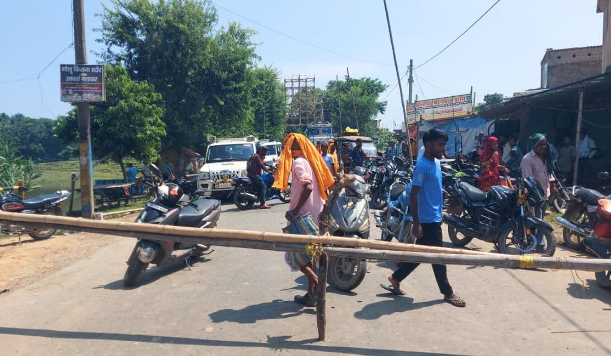 munger accident news | Munger News: Speeding wreaks havoc in Munger, one person crushed to death by truck munger accident news | Munger News: Speeding wreaks havoc in Munger, one person crushed to death by truck