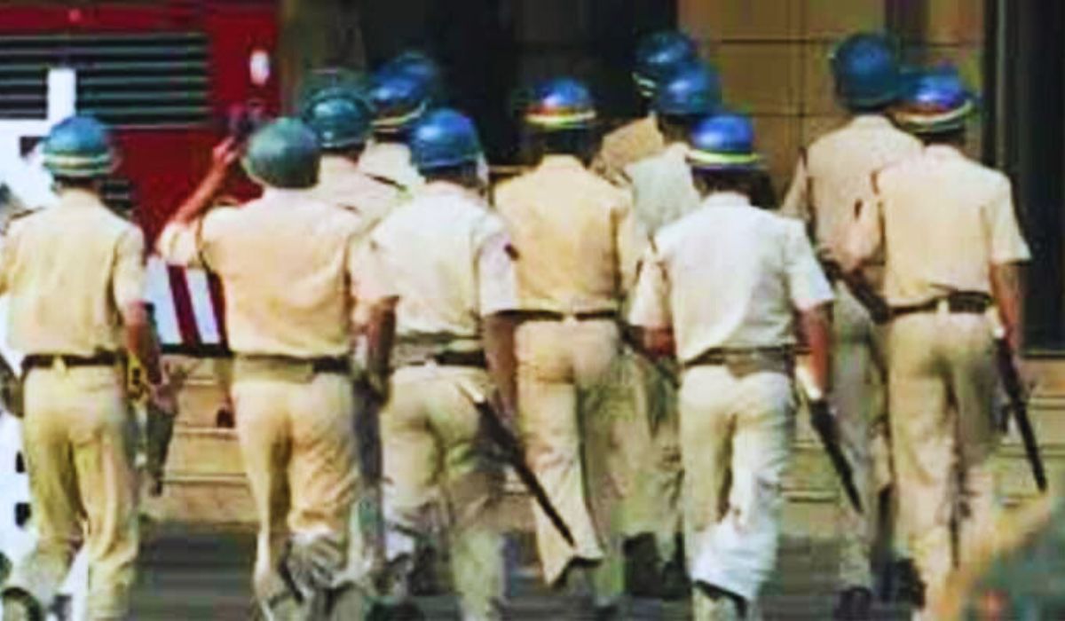 मुजफ्फरपुर में पुलिस और स्थानीय लोगों के बीच झड़प, सड़क से ईंट हटाने को लेकर छिड़ा विवाद