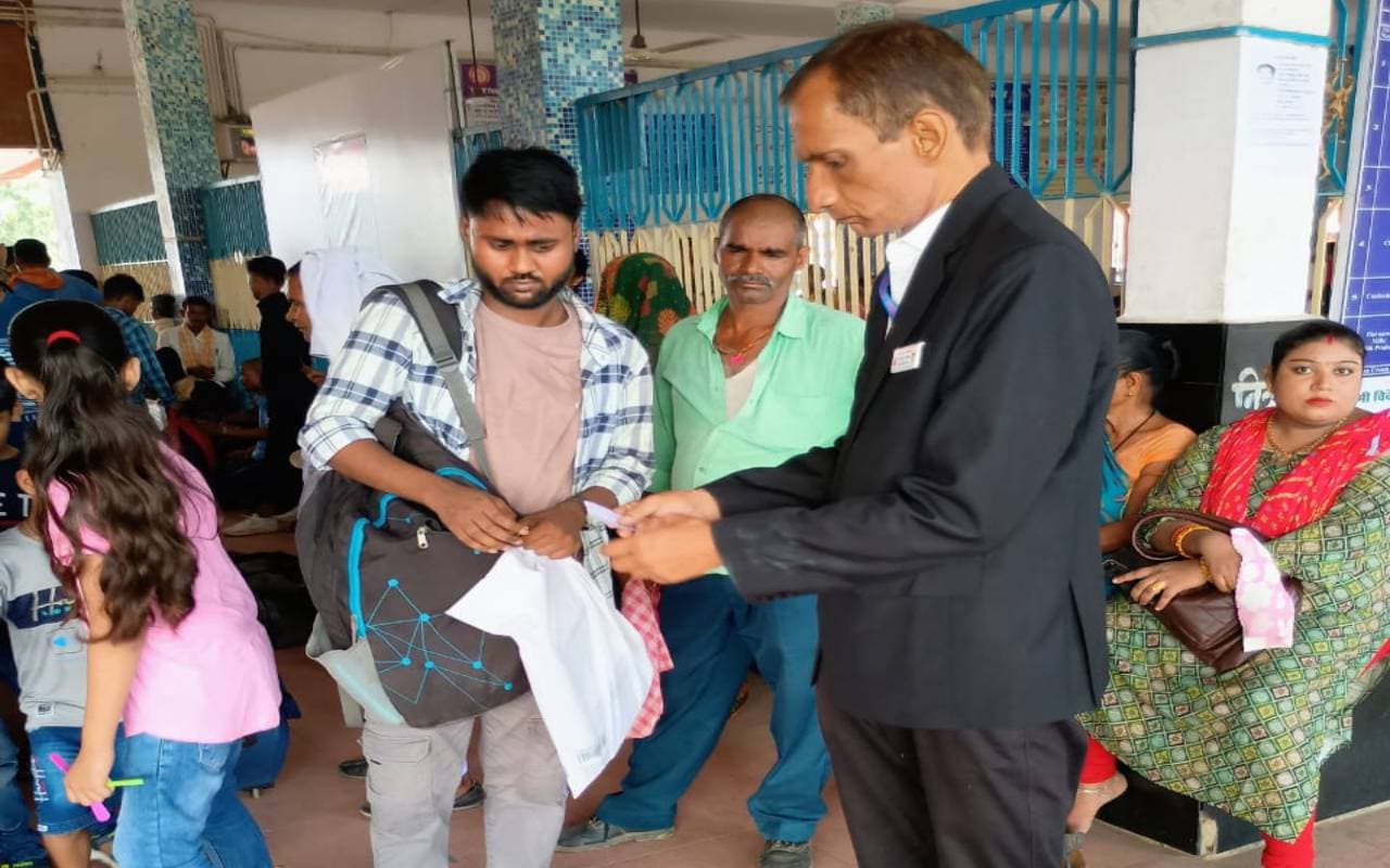 Indian Railways: सोनपुर रेल मंडल में मेगा टिकट चेकिंग, एक दिन में वसूला गया 12.58 लाख जुर्माना