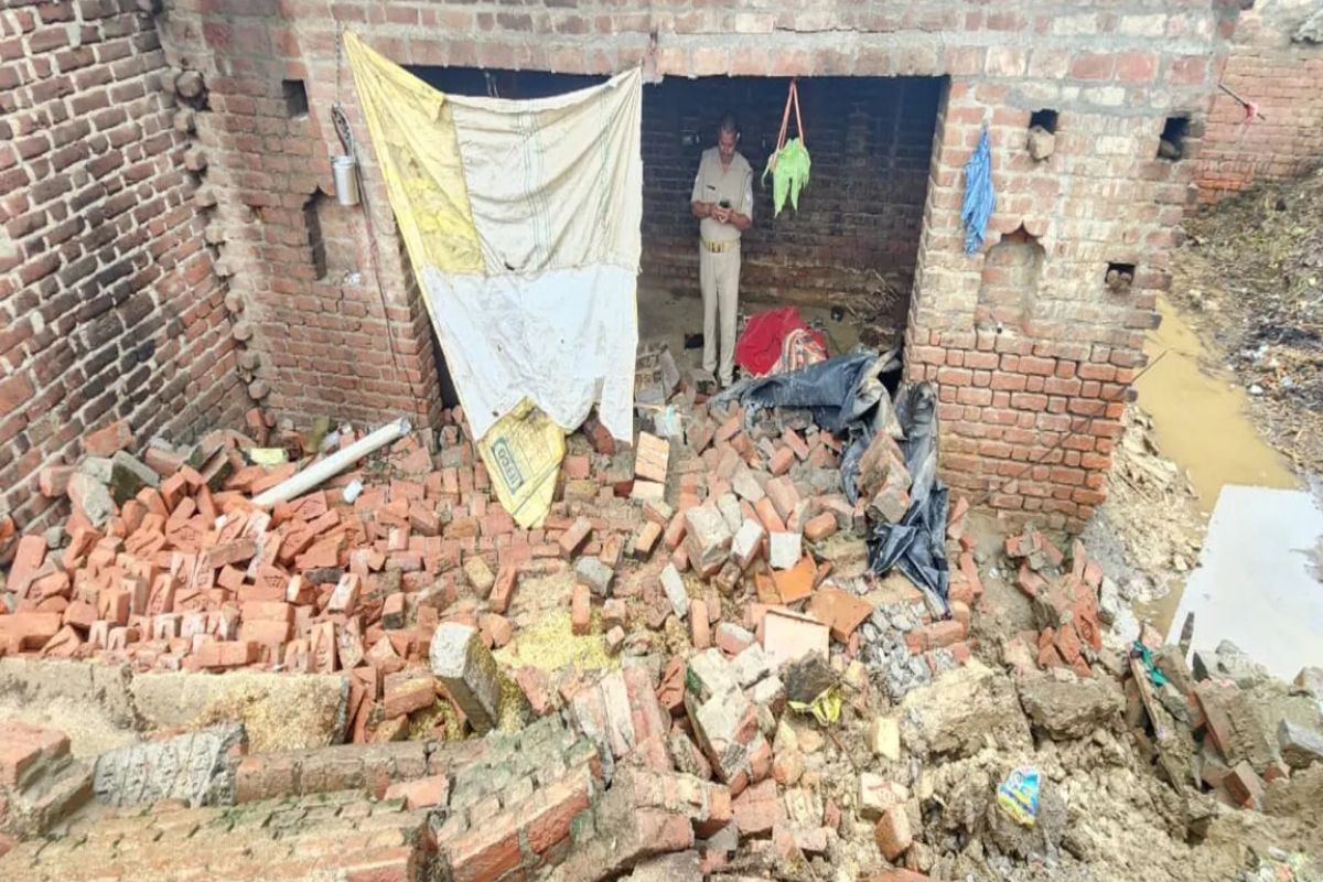 यूपी में भारी बारिश का कहर, मैनपुरी में घर की दीवार गिरने से 5 की मौत