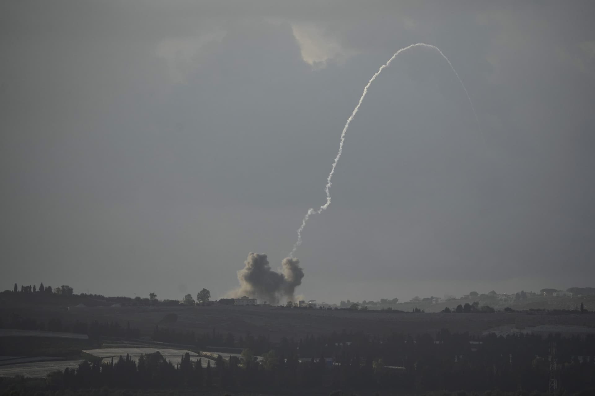 Iran Missile Attack on Israel: ईरान का इजराइल पर सबसे बड़ा हमला, दागी 180 से ज्यादा मिसाइल, एक्टिव हुआ अमेरिका