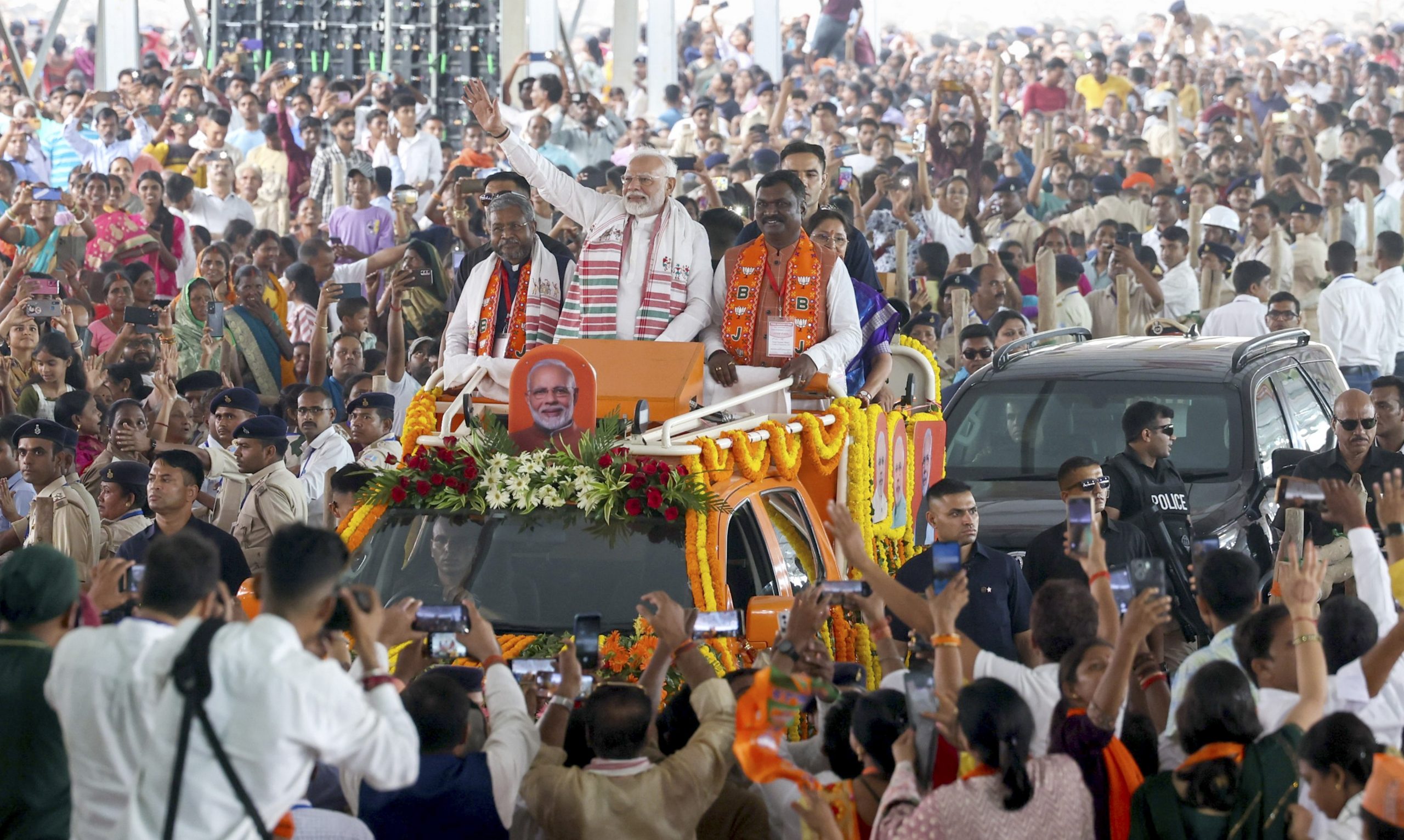 PM Modi को देखने के लिए उमड़ा जनसैलाब, कहा-झारखंड में रोटी-बेटी-माटी बचाने की लड़ाई