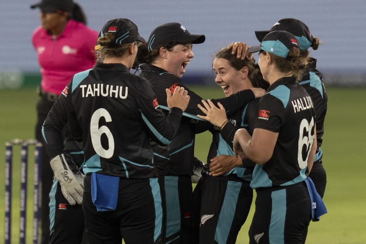 Women T20 World Cup: पाकिस्तान की शर्मनाक हार के बाद भारत बाहर, न्यूजीलैंड सेमीफाइनल में