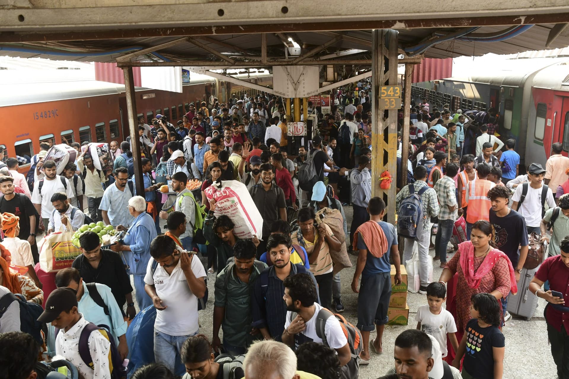 Bihar News: बिहार के लिए 32 और छठ स्पेशल ट्रेनें चलायी जा रही, जानिए रूट समेत तमाम जानकारी…