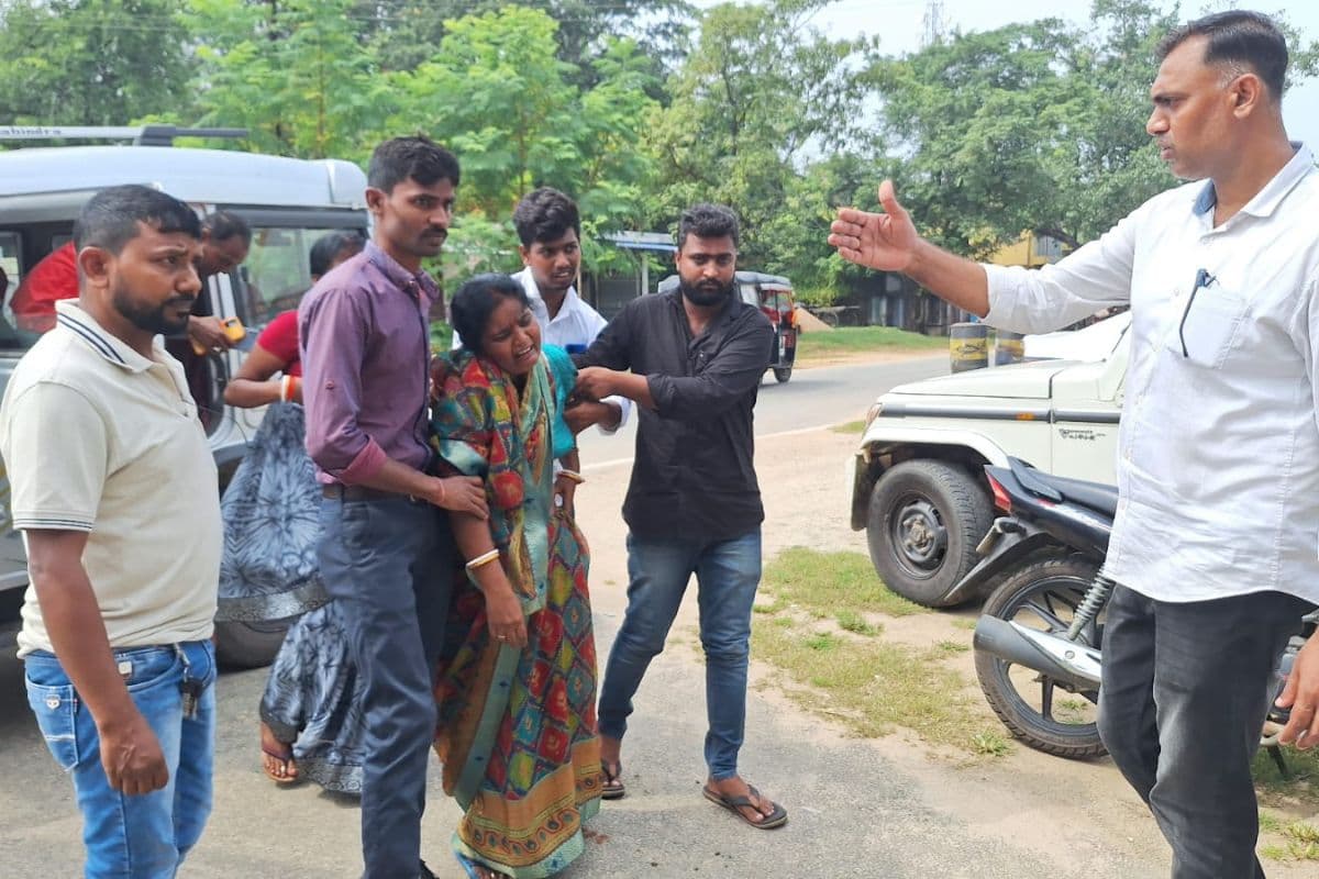 पश्चिमी सिंहभूम में ASI ने की आत्महत्या, परिजन बोले- काम के दबाव में आकर उठाया ये कदम पश्चिमी सिंहभूम में ASI ने की आत्महत्या, परिजन बोले- काम के दबाव में आकर उठाया ये कदम