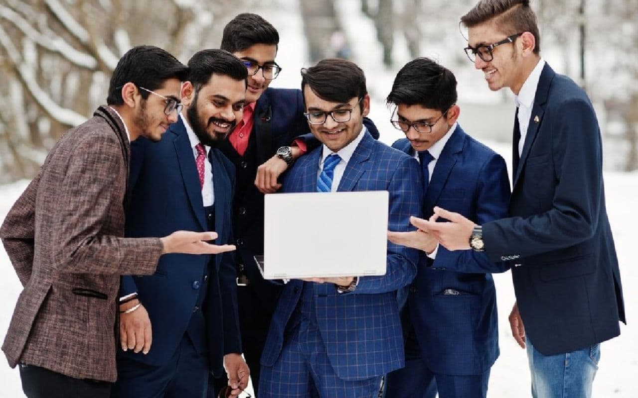NLC recruitment 2024 : नेवेली लिग्नाइट कॉरपोरेशन ने मांगे अप्रेंटिसशिप ट्रेनिंग के 210 पदों पर आवेदन