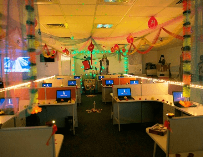 Diwali Decoration Ideas: घर जानें पहले ऑफिस को भी सजाकर जाएं ये 5 सिंपल डेकोरेटीव टिप्स के साथ