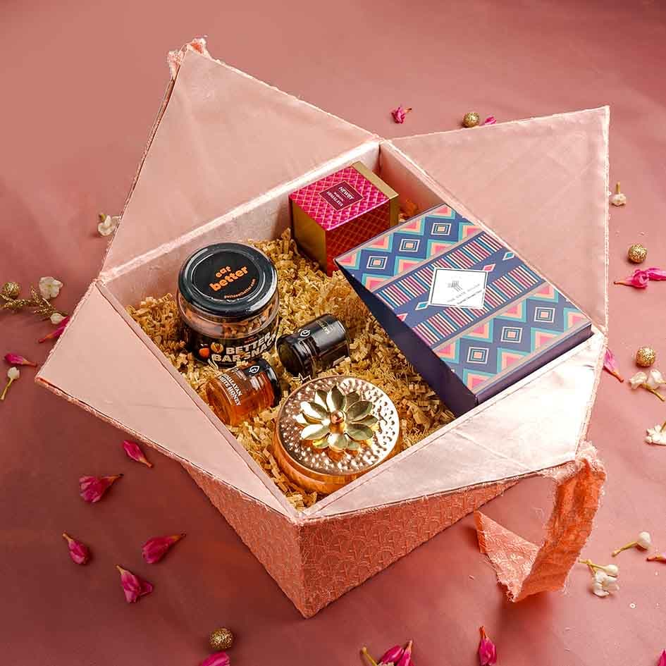 Diwali Hampers Ideas: ये 5 नए अंदाज में मेहमानों को गिफ्ट करें दिवाली हैंपर, जानें