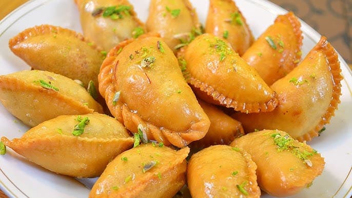 Diwali Gujiya Recipe : इस दिवाली बनाएं होममेड मावा की टेस्टी गुजिया, जानें आसान विधि
