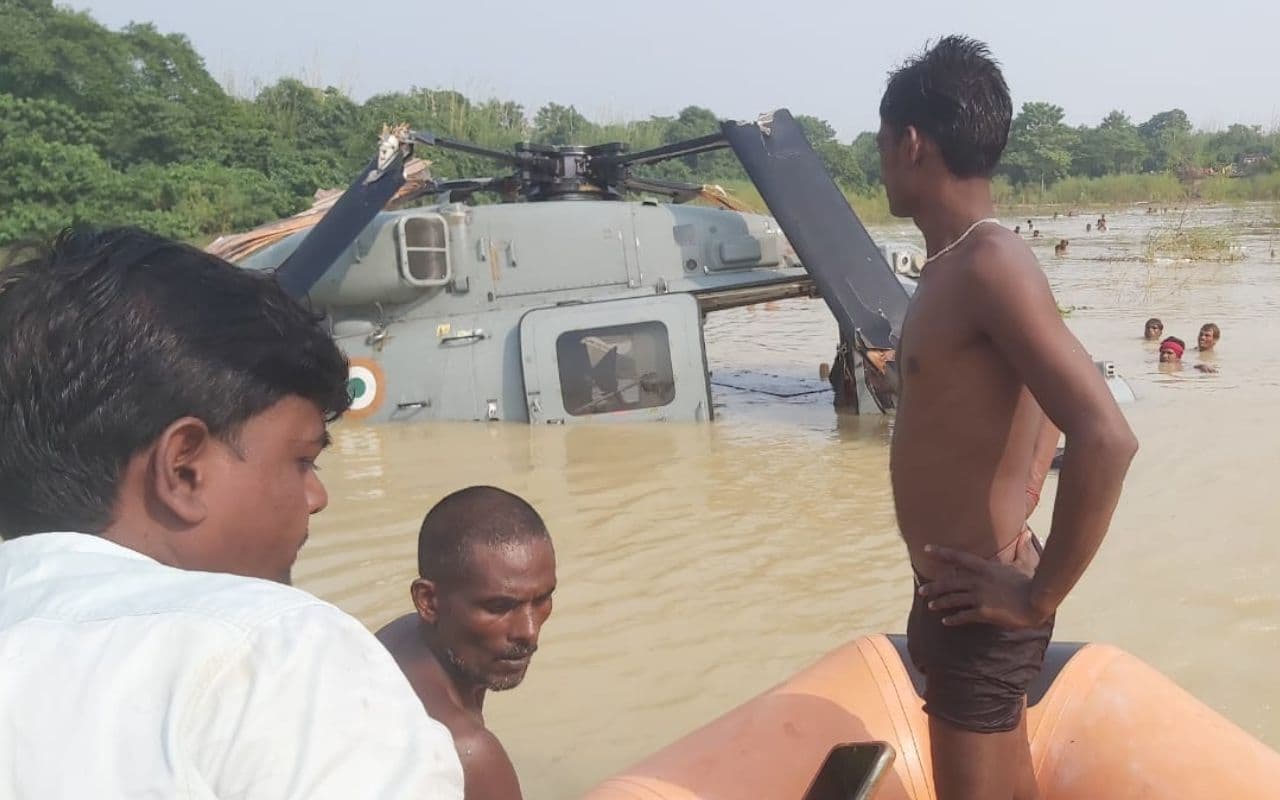 IAF Helicopter Crash: मुजफ्फरपुर में कैसे हुआ सेना का हेलीकॉप्टर क्रैश, आखिर क्यों करना पड़ा ग्रामीणों को रेस्क्यू?